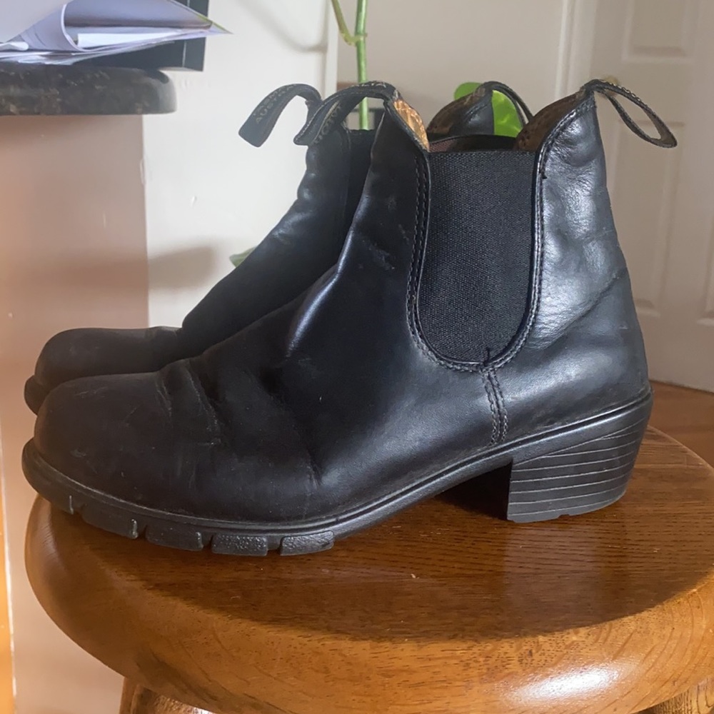 Black heeled Blundstone boots, women’s 7.5